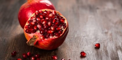 La fruta roja que ayuda a eliminar las ojeras
