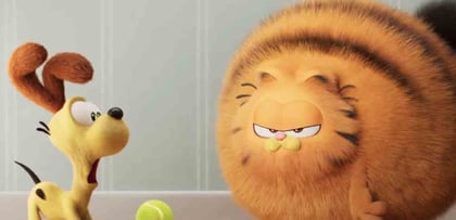 Memo Villegas y el elenco de voces de 'Garfield: Fuera de Casa' en español latino