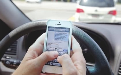 El uso del celular y el exceso de velocidad son las principales causas de accidentes viales