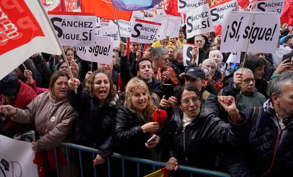'Presidente, quédate': Los socialistas españoles piden a Pedro Sánchez que no dimita