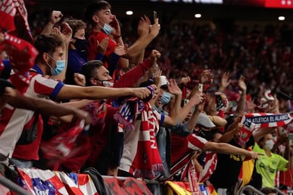 Sancionan al Atlético de Madrid por conductas racistas de su afición