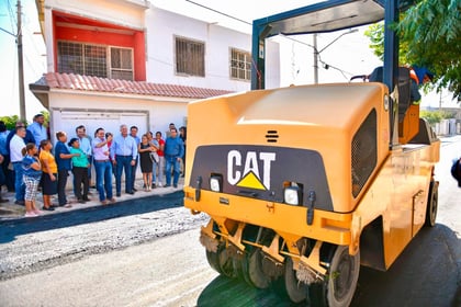 El Gobernador y el Alcalde de Torreón supervisan los trabajos de pavimentación y recarpeteo en progreso