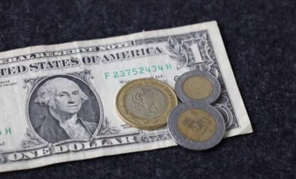 El peso mexicano cierra como la divisa más depreciada hoy