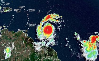 Beryl se convierte en huracán 'monstruo' categoría 5