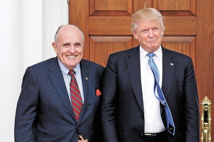 Inhabilitan a Rudy Giuliani, exabogado de Trump, en Nueva York