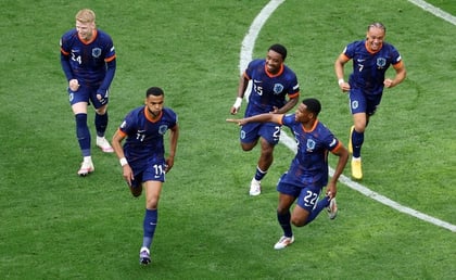Países Bajos golea a Rumania y clasifica a los cuartos de final de la Eurocopa