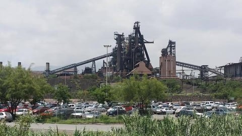 Altos Hornos está en incertidumbre por baja en el precio del acero, baja su producción