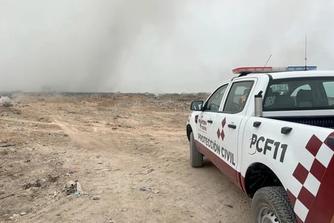 Protección Civil y Bomberos trabajan arduamente para sofocar incendio en relleno sanitario