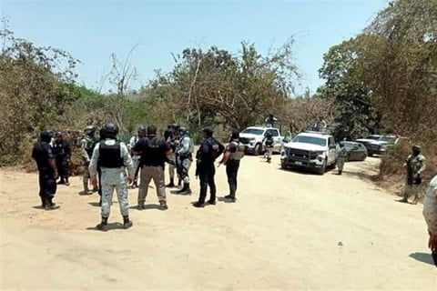 Irrumpe comando armado escuela y asaltan a maestros en Guerrero 