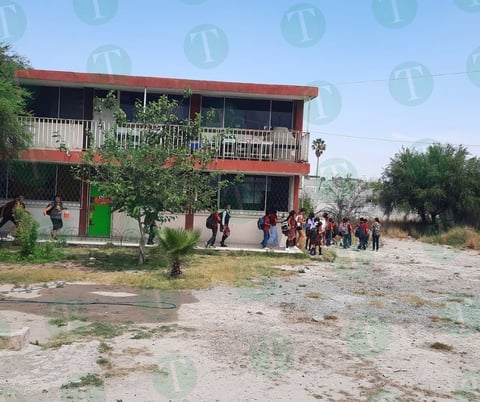 Cable de alta tensión cae en Escuela Primaria: Evacuan a niños