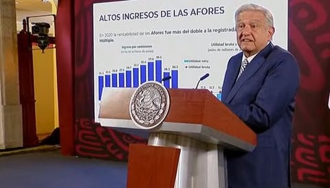AMLO acusa a TV Azteca de conflicto de interés porque tienen Afore-Azteca y deben al IMSS