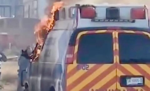 Asesinan a 2 paramédicos e incendian ambulancia, tras acudir a llamado de emergencia en Guanajuato