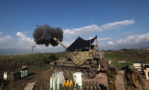 Hezbolá ataca con drones un cuartel israelí cerca de la frontera con Líbano