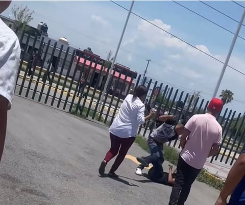 VIDEO: Alumnos del COBAC se agarran a golpes en la preparatoria