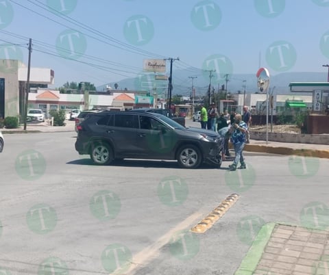 Conductora no respeta alto y choca en el sector el Pueblo de Monclova