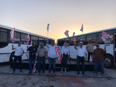 Transportistas y concesionarios  apoyan a Carlos Villarreal con megacaravana