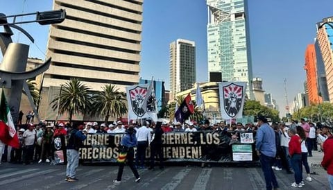 Marchan organizaciones y sindicatos por el Día del trabajo
