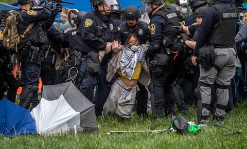 Detienen a decenas de manifestantes propalestinos en Universidad de Virginia