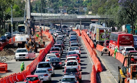 VIDEO Volcadura de un tráiler, paraliza la autopista México- Puebla