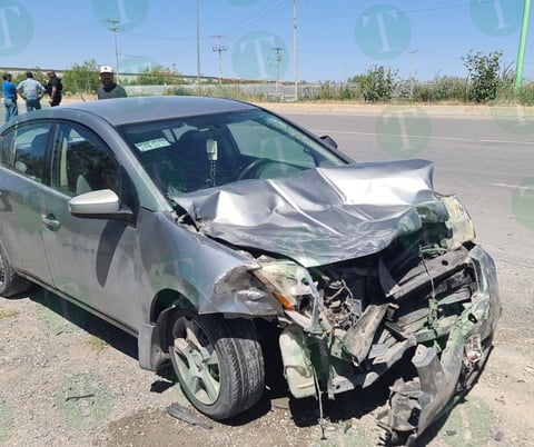 Mujer sale ilesa tras ser arrastrado su auto por tráiler en Frontera 