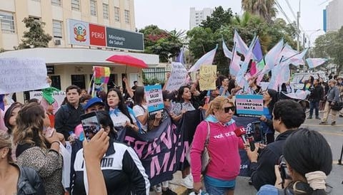 Protestan en Perú por decreto que describe la transexualidad como trastorno mental