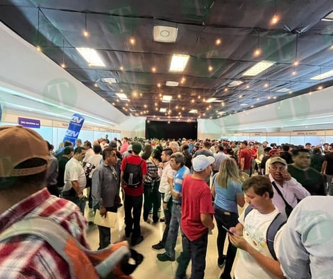 Cientos de buscadores de trabajo en Feria de Empleo
