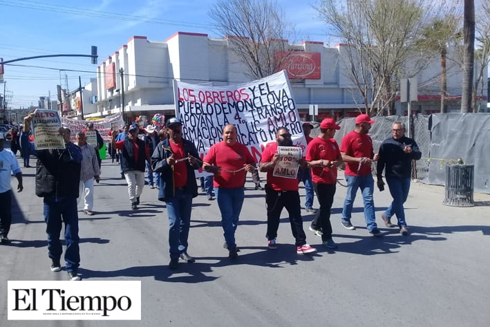 Marchan obreros napistas  a favor de López Obrador