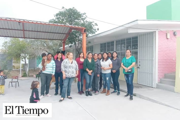 Protestan madres de familia en  el preescolar Lázaro Cárdenas