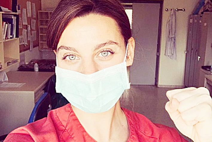 Actriz de La Casa de Papel se une como enfermera para combatir al coronavirus