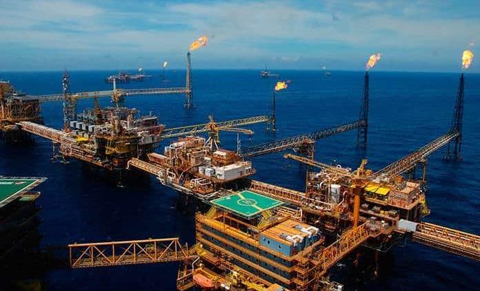 Covid-19 mantiene en incertidumbre a industria petrolera: expertos