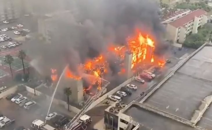 Incendio consume edificio en la Isla del Padre en Texas