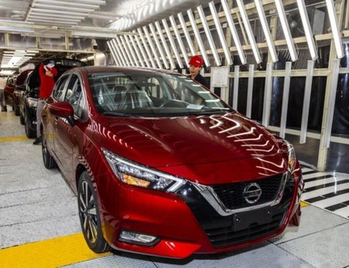 Nissan y Toyota se preparan para reiniciar producción en México