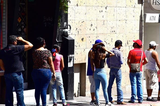 Mitad de los mexicanos ven peor su economía: encuesta