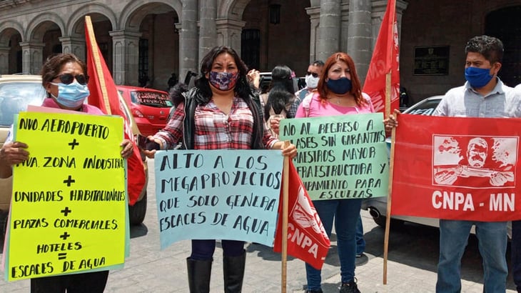 CNTE marcha en caravana por garantías de regreso a clases 
