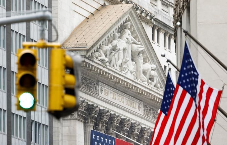 Wall Street se desploma y el Dow Jones pierde 6.9% en su peor día desde marzo