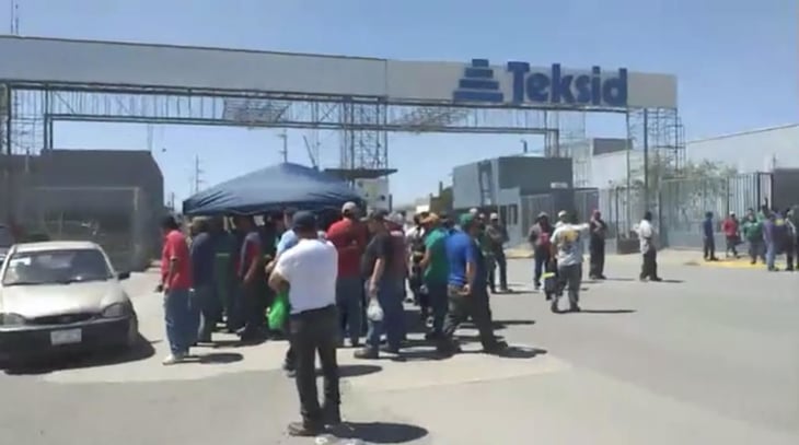 Abandonan obreros a  Teksid y piden renuncia