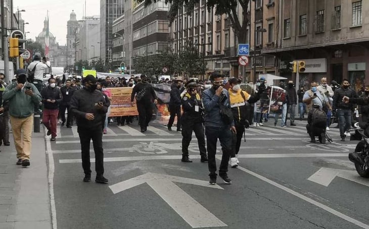 Policías capitalinos protestan en el Zócalo