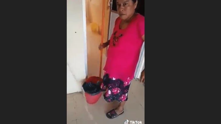 Funcionaria de Chiapas humilla a afanadora