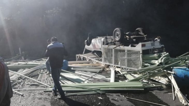 Accidente provoca nube tóxica en autopista Puebla-Veracruz
