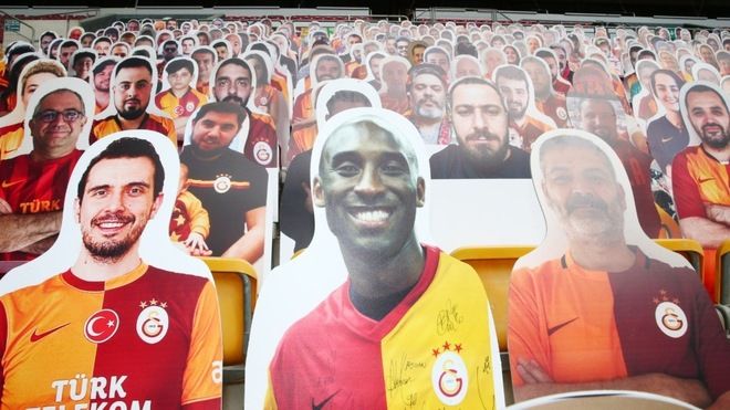 Kobe Bryant, presente en las gradas para ver al Galatasaray