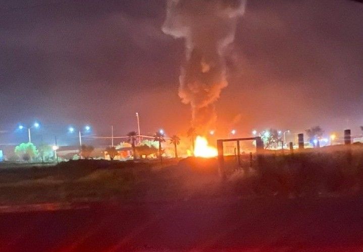Sicarios incendian gasolinera, viviendas y vehículos en Caborca