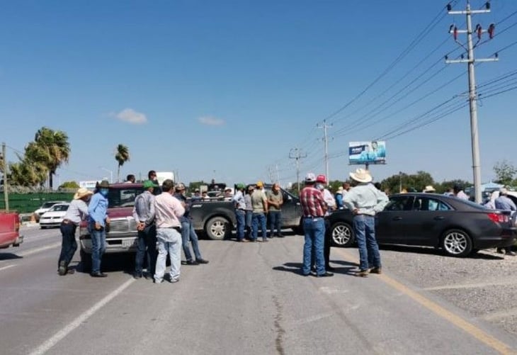 Bloquean carretera Reynosa-Río Bravo; exigen pago por cosechas