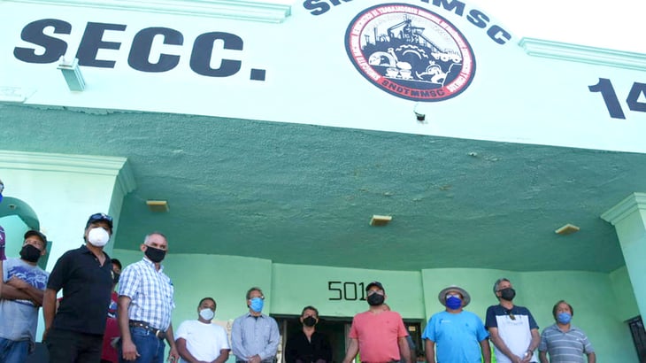 Ex obreros de AHMSA piden apoyo a sindicato para recibir su finiquito