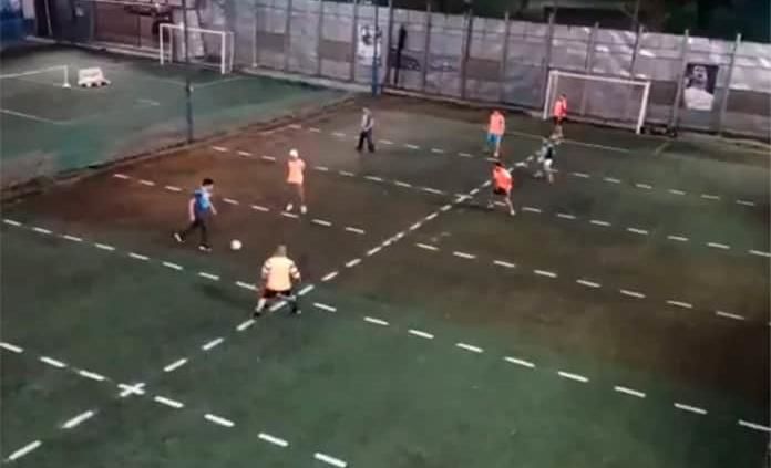 Partido de futbol con 'sana distancia' se hace viral