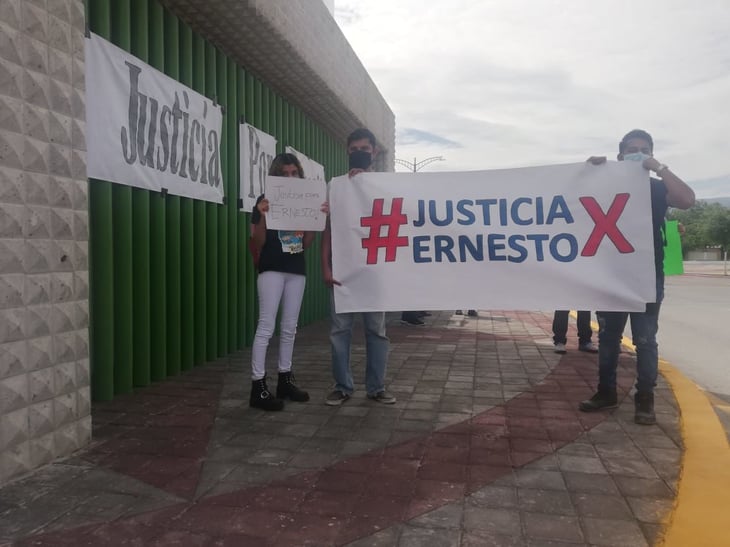 ‘Justicia por Ernesto’ demandan familiares