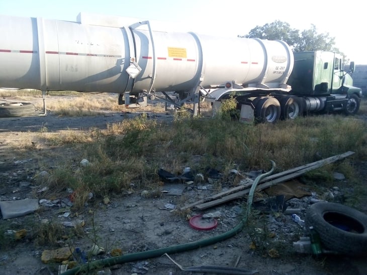 Asegura tráiler con combustible extraído de una  toma clandestina en Frontera, Coahuila