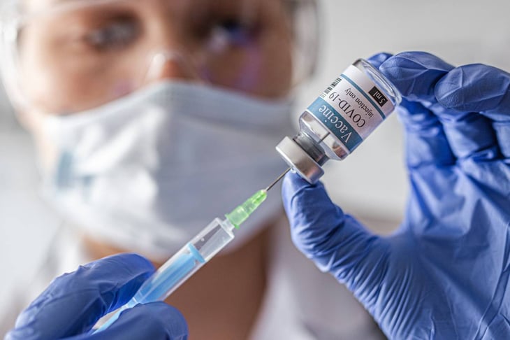 Moderna espera proveer mil millones de dosis anuales de vacuna contra COVID-19