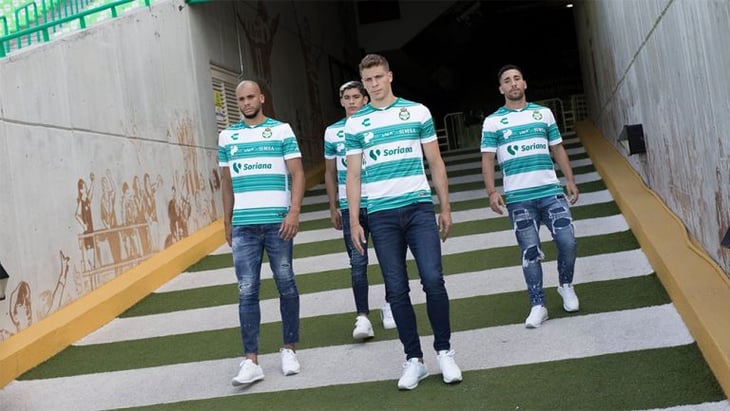 Santos presenta nuevas playeras