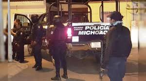 Atacan a policías y asesinan a cuatro personas en Michoacán