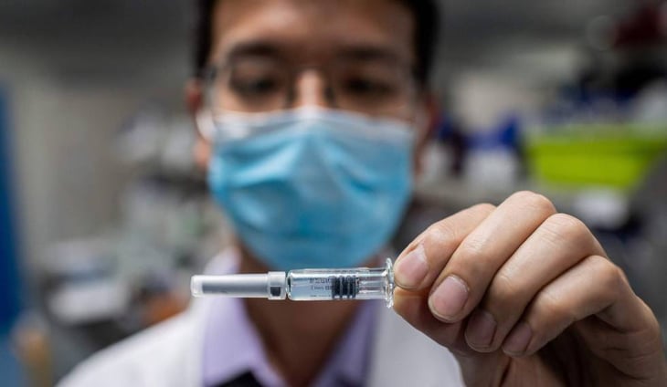 Vacuna china contra COVID-19 llega Brasil para pruebas finales